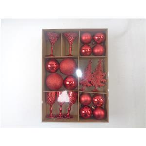 H52255 Set de 19 Esferas de Pinos, Copas y Esferas Rojas